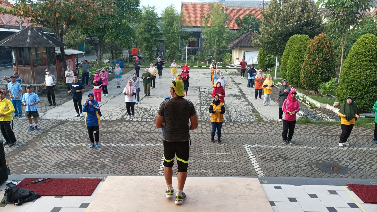 MDM menyelenggarakan senam kesegaran jasmani MDM menyelenggarakan senam kesegaran jasmani