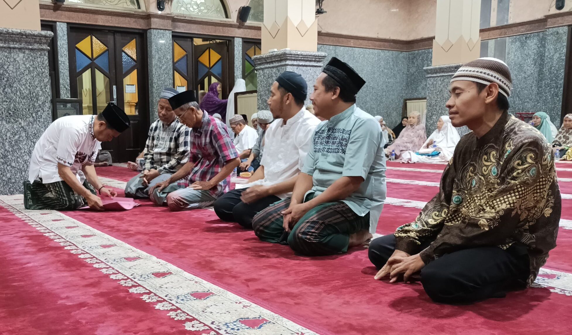 Penyerahan SK UPZ Masjid Daarul Muttaqin Penyerahan SK UPZ Masjid Daarul Muttaqin